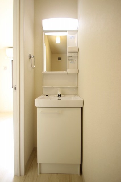 洗面設備　同物件別室の写真です