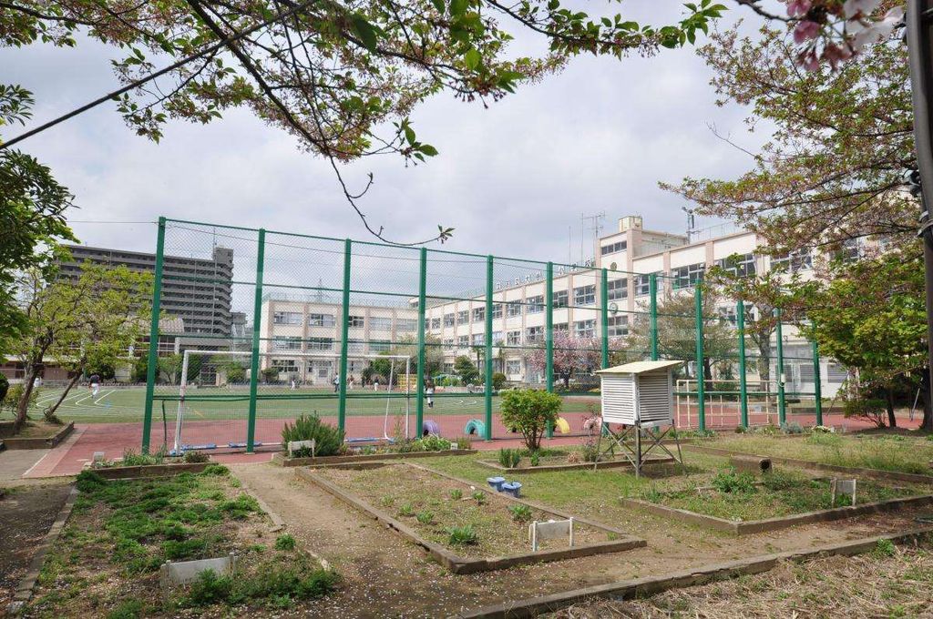 小学校　足立区立大谷田小学校（小学校）まで250m