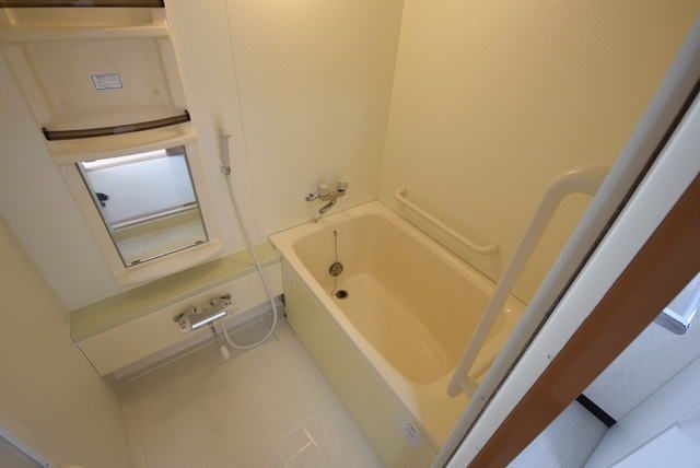 バス・シャワールーム　★追い焚き付きの清潔感のあるお風呂★