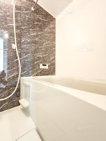 バス・シャワールーム　追い焚き機能付きのお風呂です♪