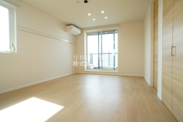 居室・リビング　２面採光なので、明るく風通しのよい過ごしやすいお部屋です♪