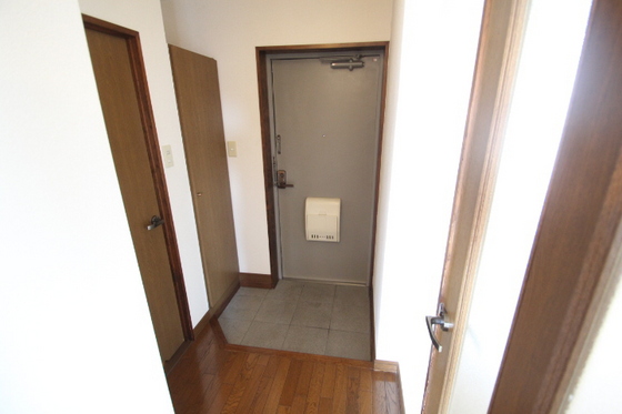 玄関　※別部屋の写真です