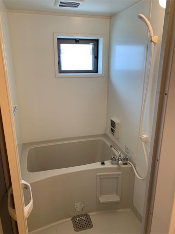 バス・シャワールーム　追い焚き付きのお風呂です♪