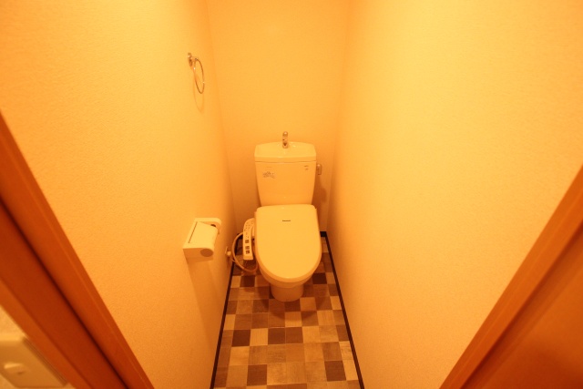 トイレ　※別室の参考写真の為、現況優先です。