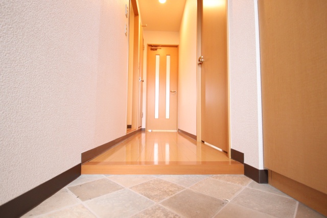 玄関　※別室の参考写真の為、現況優先です。