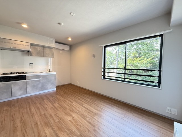 居室・リビング　※別部屋の参考写真です。