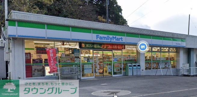 コンビニ　ファミリーマート野比中学前店（コンビニ）まで700m