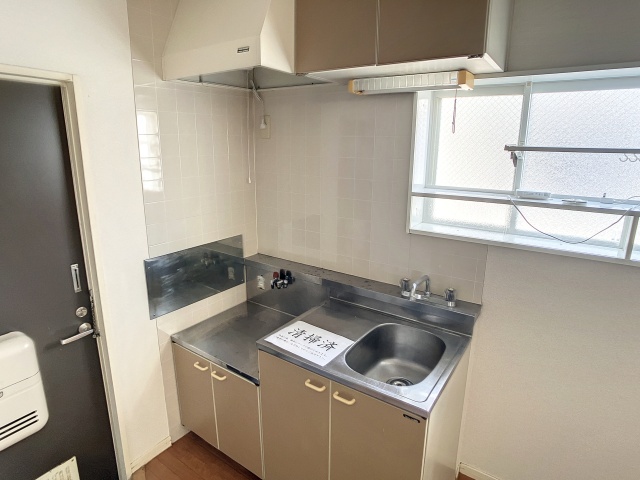 キッチン　掲載写真は空室の一室です。実際のお部屋と仕様等が異なる場合、