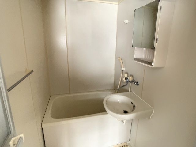 洗面設備　掲載写真は空室の一室です。実際のお部屋と仕様等が異なる場合、