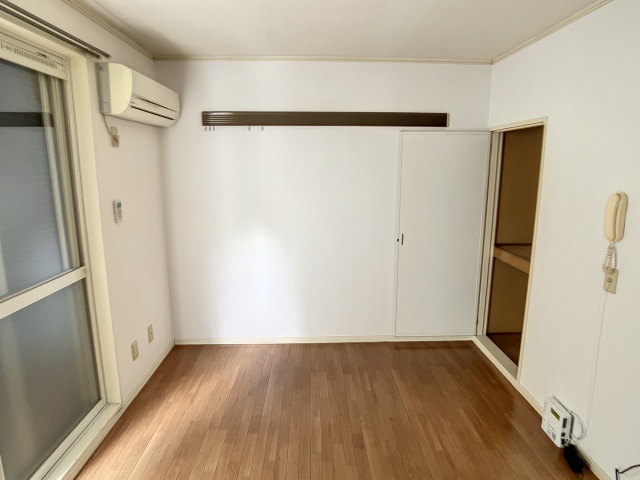 居室・リビング　掲載写真は空室の一室です。実際のお部屋と仕様等が異なる場合、