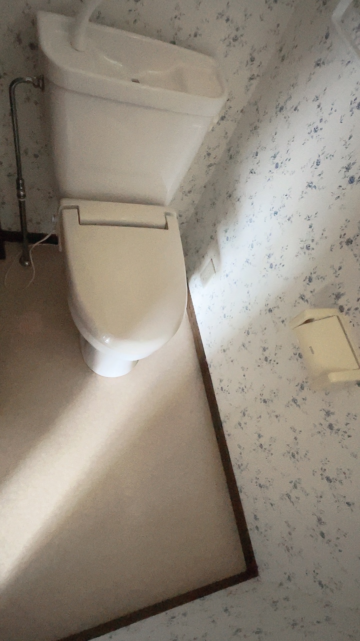 トイレ　（同間取参考写真）