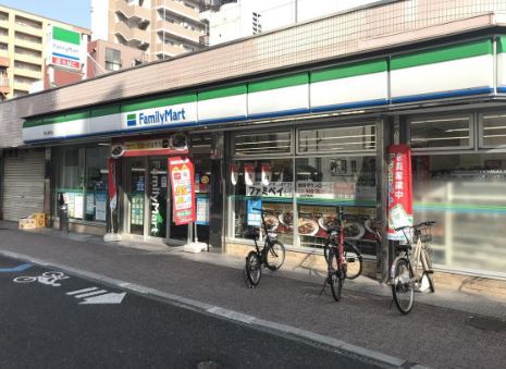 コンビニ　ファミリーマート（コンビニ）まで595m