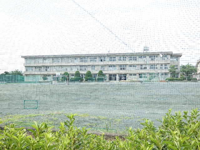中学校　稲沢市立稲沢西中学校（中学校）まで302m