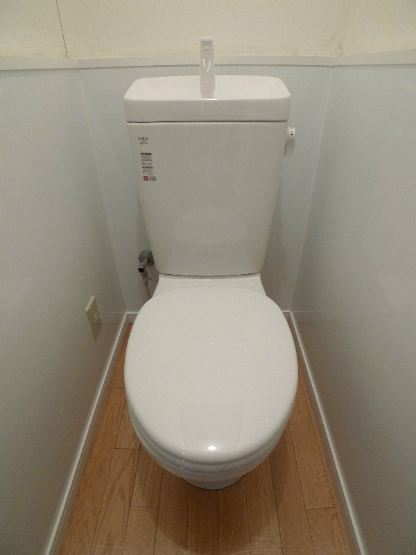 トイレ　写真は同タイプ別部屋