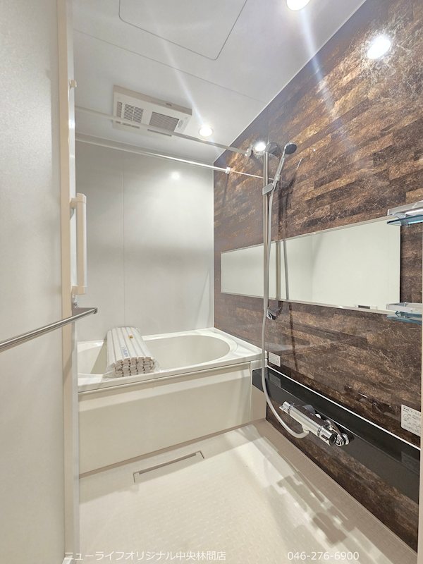 バス・シャワールーム　追焚機能はもちろん浴室乾燥機付きです。