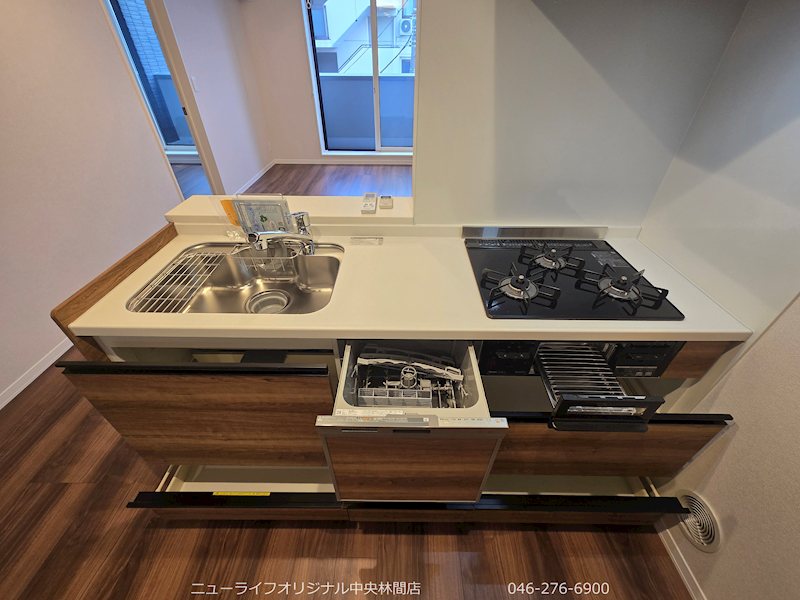 キッチン　食洗機付きシステムキッチンです。