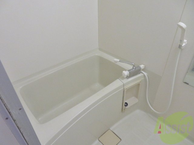 バス・シャワールーム　こちらはお風呂。一日の疲れをここで癒してください。