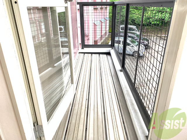 バルコニー　バルコニーは洗濯物を干すスペースが確保されていました。