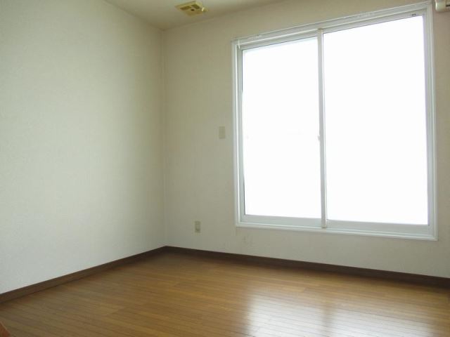 居室・リビング　採光性のあるお部屋です。