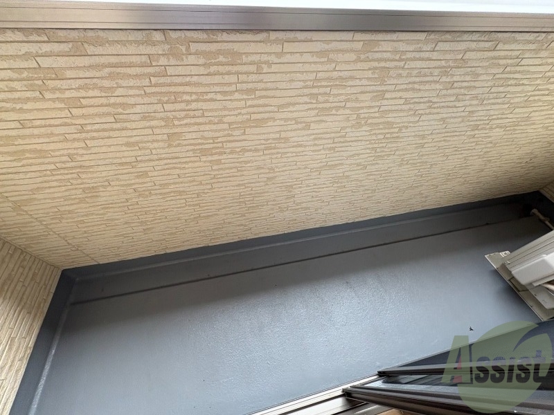 バルコニー　バルコニーは洗濯物を干すのに十分な広さがありますね。