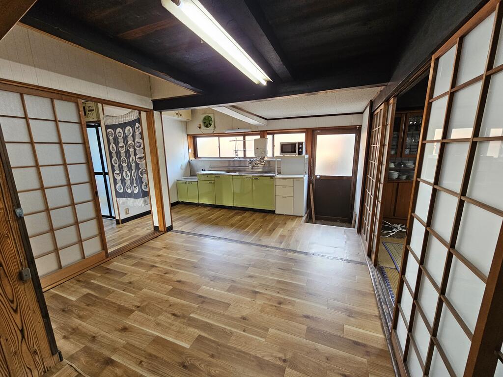 西鉄天神大牟田線 矢加部駅 徒歩72分 2階建 築93年の居間写真