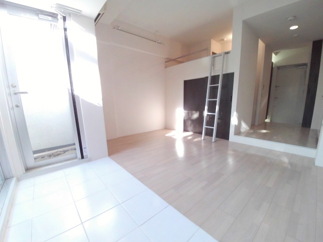 その他部屋・スペース　レイアウトをお楽しみ頂けるゆったり洋室