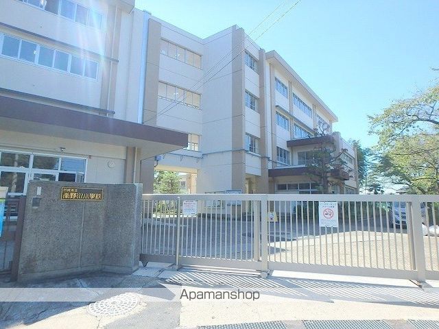 小学校　川崎市立南野川小学校（小学校）まで528m