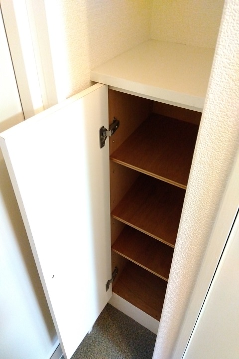玄関　下駄箱　※同タイプの別居室で撮影した写真です。