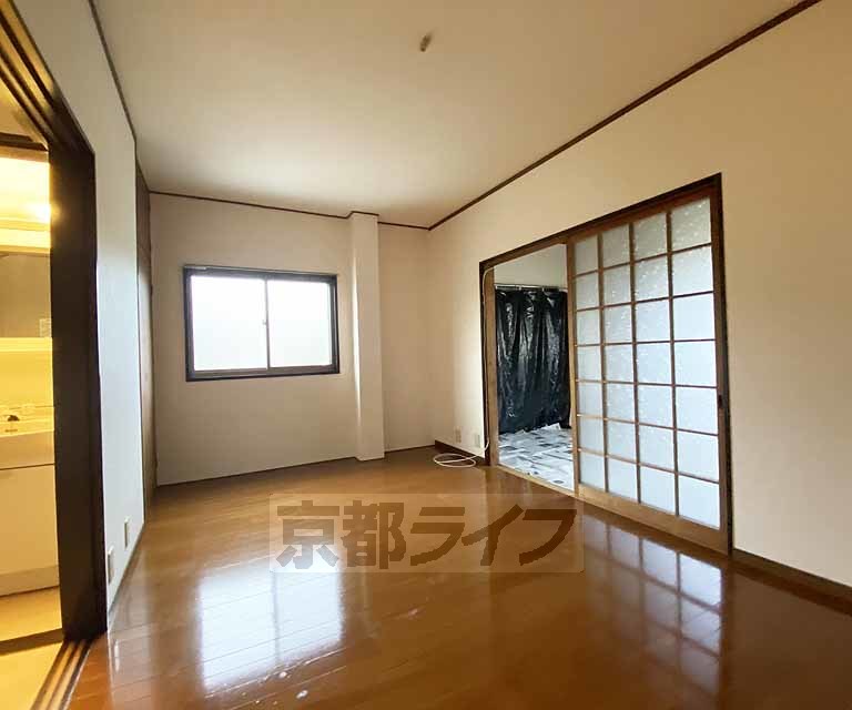 居室・リビング　落ち着いた雰囲気のお部屋です