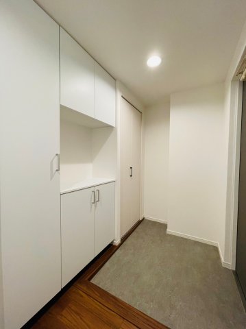 玄関　※別部屋参考写真