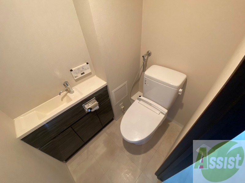 トイレ　ウォシュレット機能がついたトイレ。安心して使用できますね。