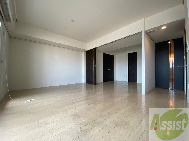 居室・リビング　広くてキレイなお部屋が広がっていて、充実した生活が送れそう。