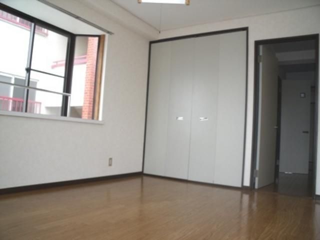 その他部屋・スペース　2面採光の明るい居室