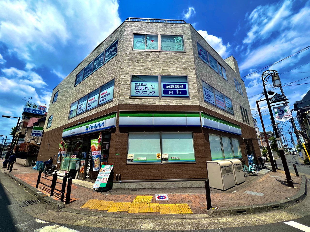 コンビニ　ファミリーマート（コンビニ）まで160m