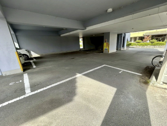 駐車場　駐車場があるので、車を買う予定の方も安心です