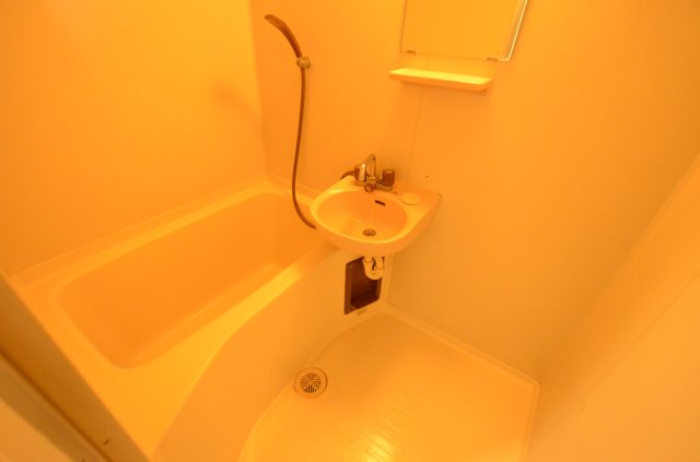 洗面設備　浴室内に洗面台付き！