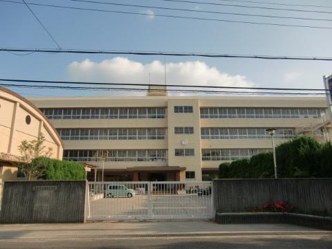 　茨木市立西陵中学校（その他　587m）