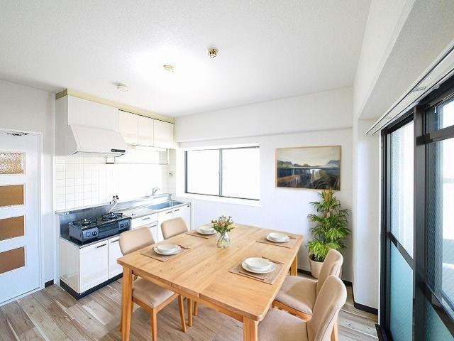 居室・リビング　CGで家具等を配置したもので家具等は含まれません