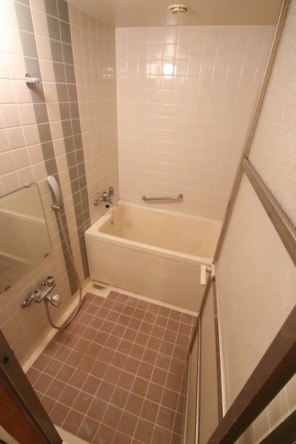 バス・シャワールーム　同物件、別号室のものです。