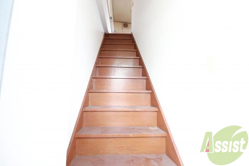 玄関　静閑で、豊かな暮らしの環境に恵まれています