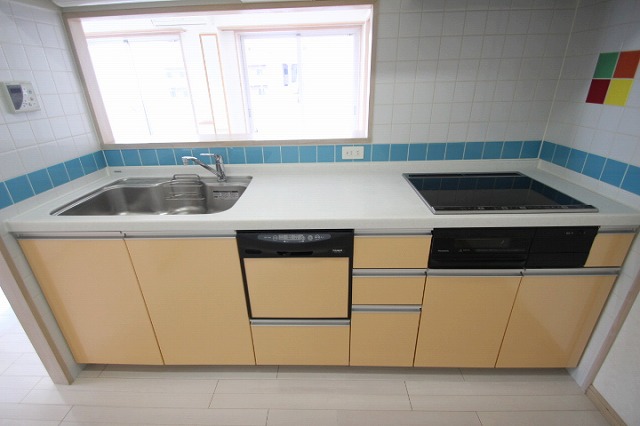キッチン　同物件別部屋