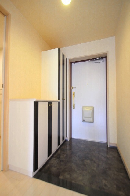 玄関　同物件別部屋