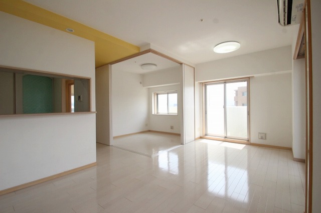 居室・リビング　同物件別部屋