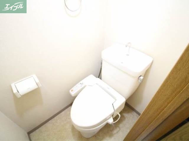 トイレ　別のお部屋の写真です。実際とは異なります。