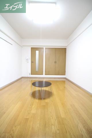 居室・リビング　別のお部屋の写真です。実際とは異なります。