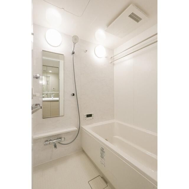 バス・シャワールーム　落ち着いた空間のお風呂です