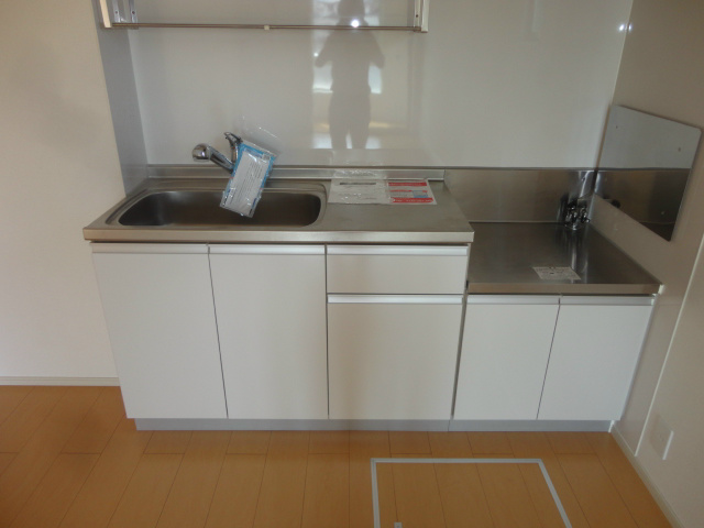 キッチン　さりげなく床下収納あり！