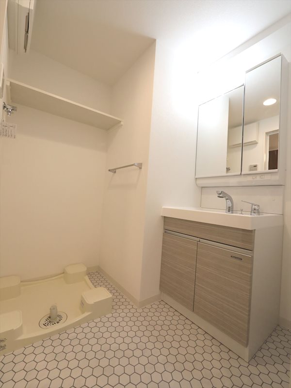 洗面設備　脱衣所（独立洗面台付）