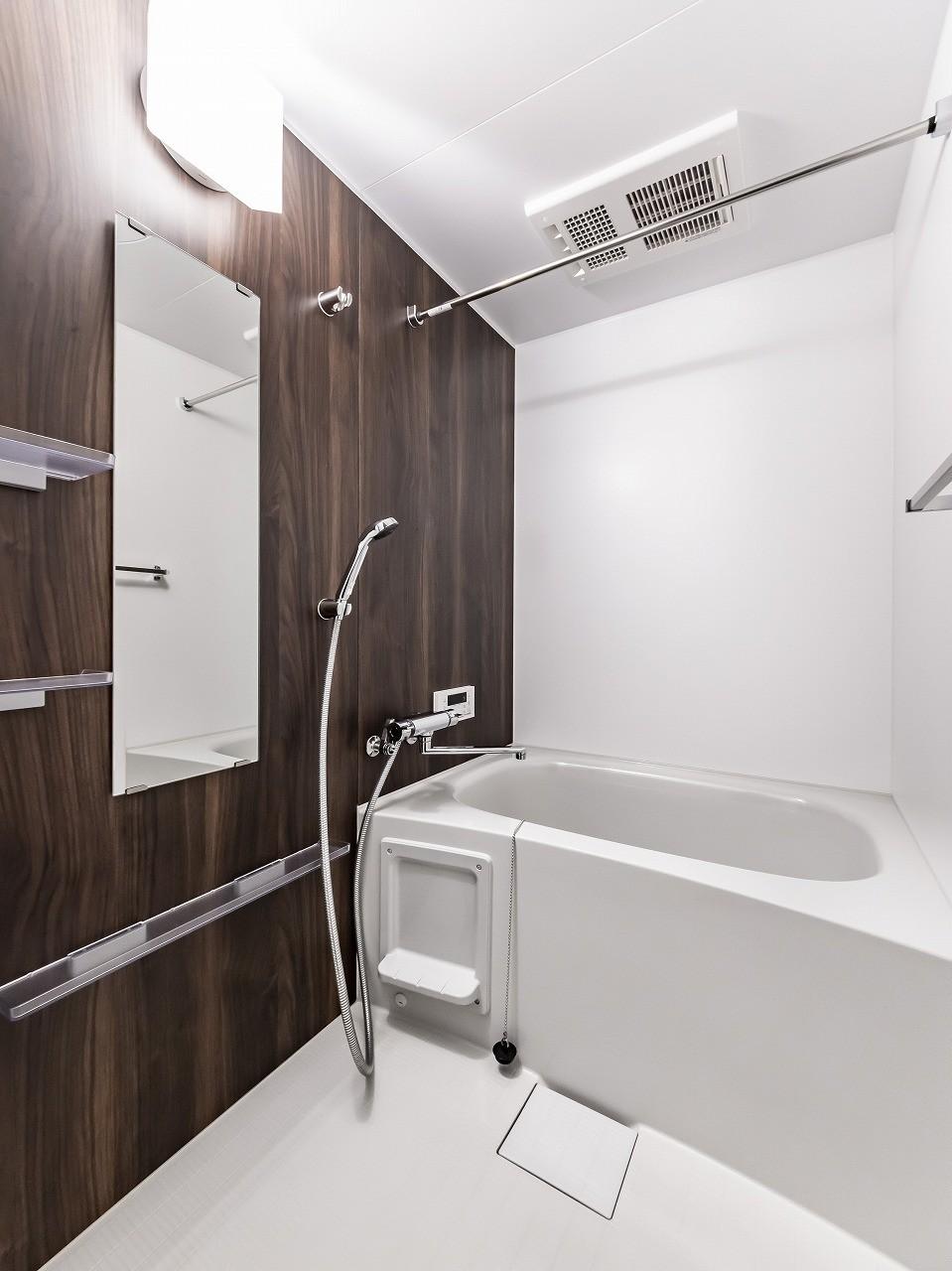 バス・シャワールーム　木目の温もりが包む、至福のバスタイム。