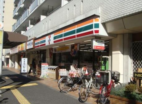 コンビニ　セブンイレブン中目黒店（コンビニ）まで555m